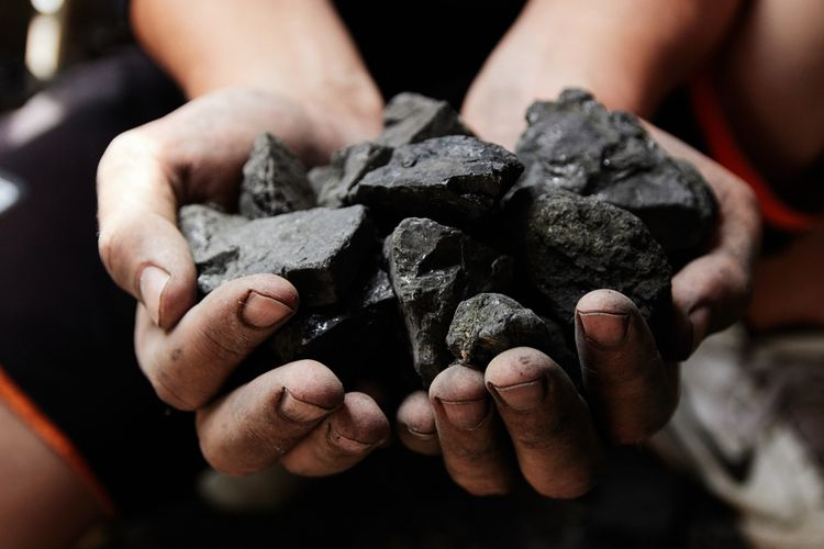 Ilustrasi batu bara.(Shutterstock/Vladyslav Trenikhin)