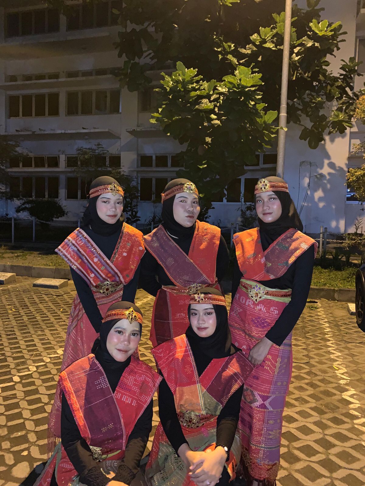 Novi Lestiani, Sarifah Hanum, Nazhifa Salsabila Hasibuan, Revani Dwi Alya, dan Bunga yang tergabung di IKPM Sumut